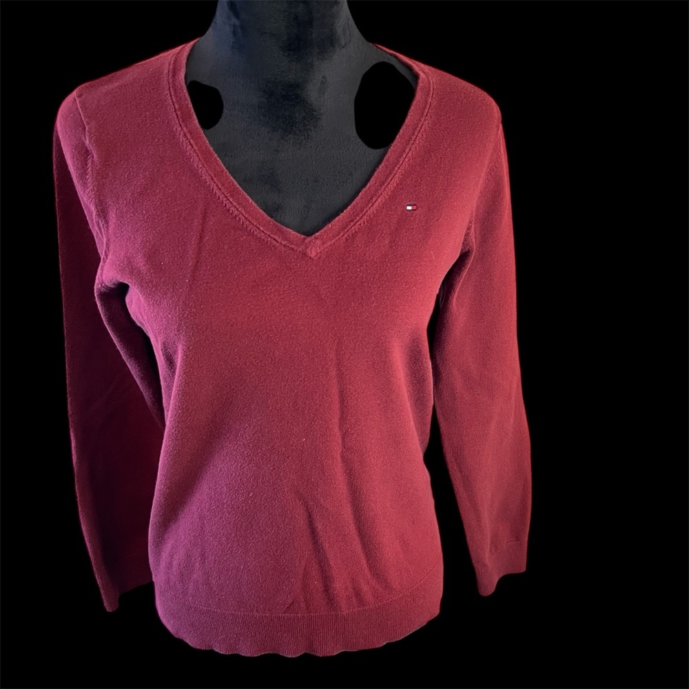 Tommy Hilfiger maroon v neck sweater. Large